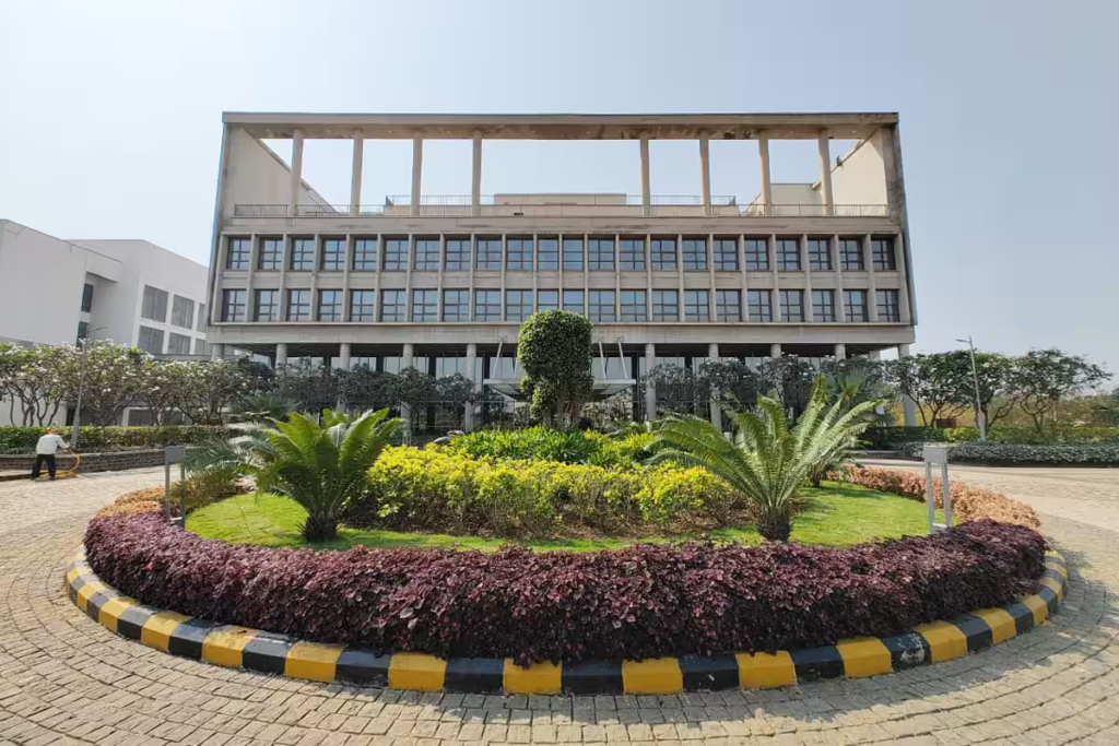 IIM Certificate Courses 2026: Best Programs, Fees, ROI & Benefits 3 IIM Certificate Courses 2026: Best Programs, Fees, ROI & Benefits -